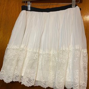 White Bethany moda skirt size Large